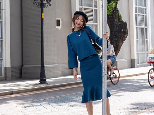 针织套装外景街拍