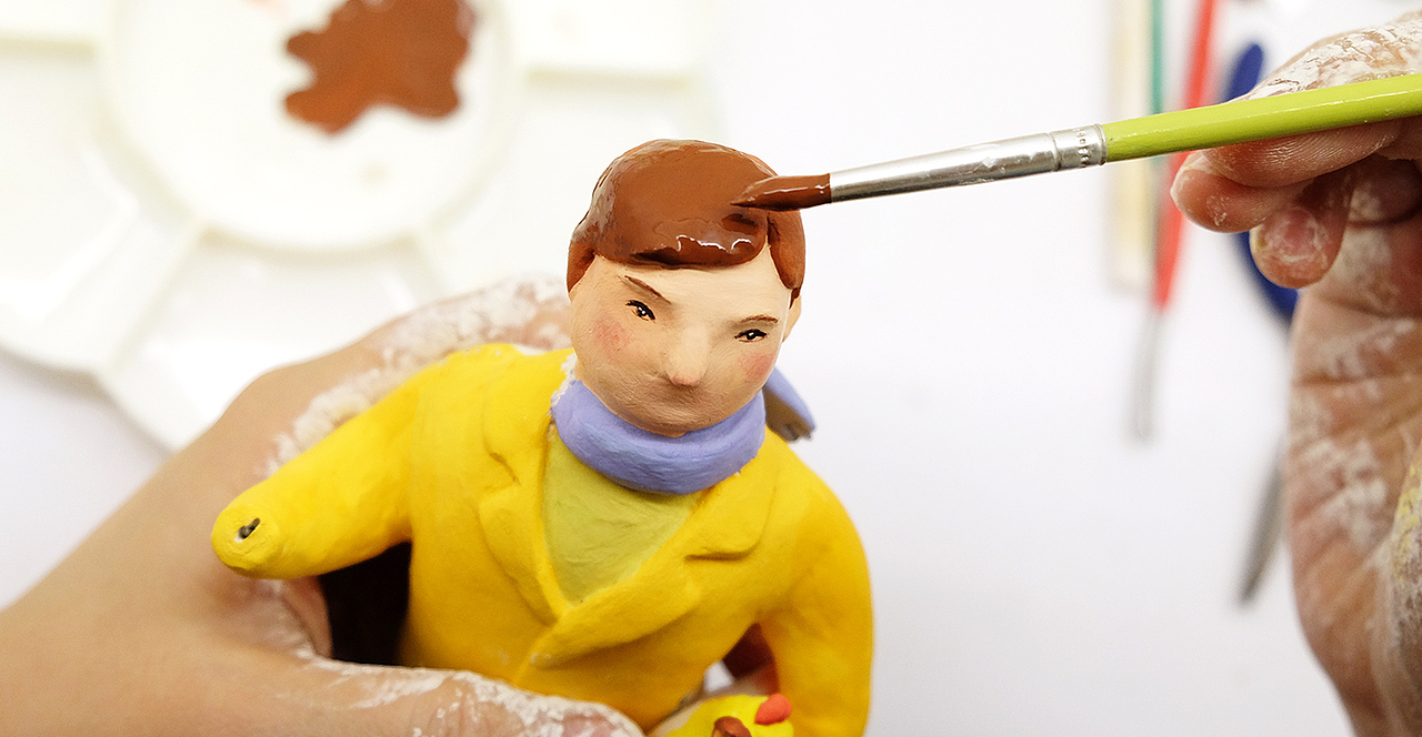 用白模塑好型,水粉上色
<br>