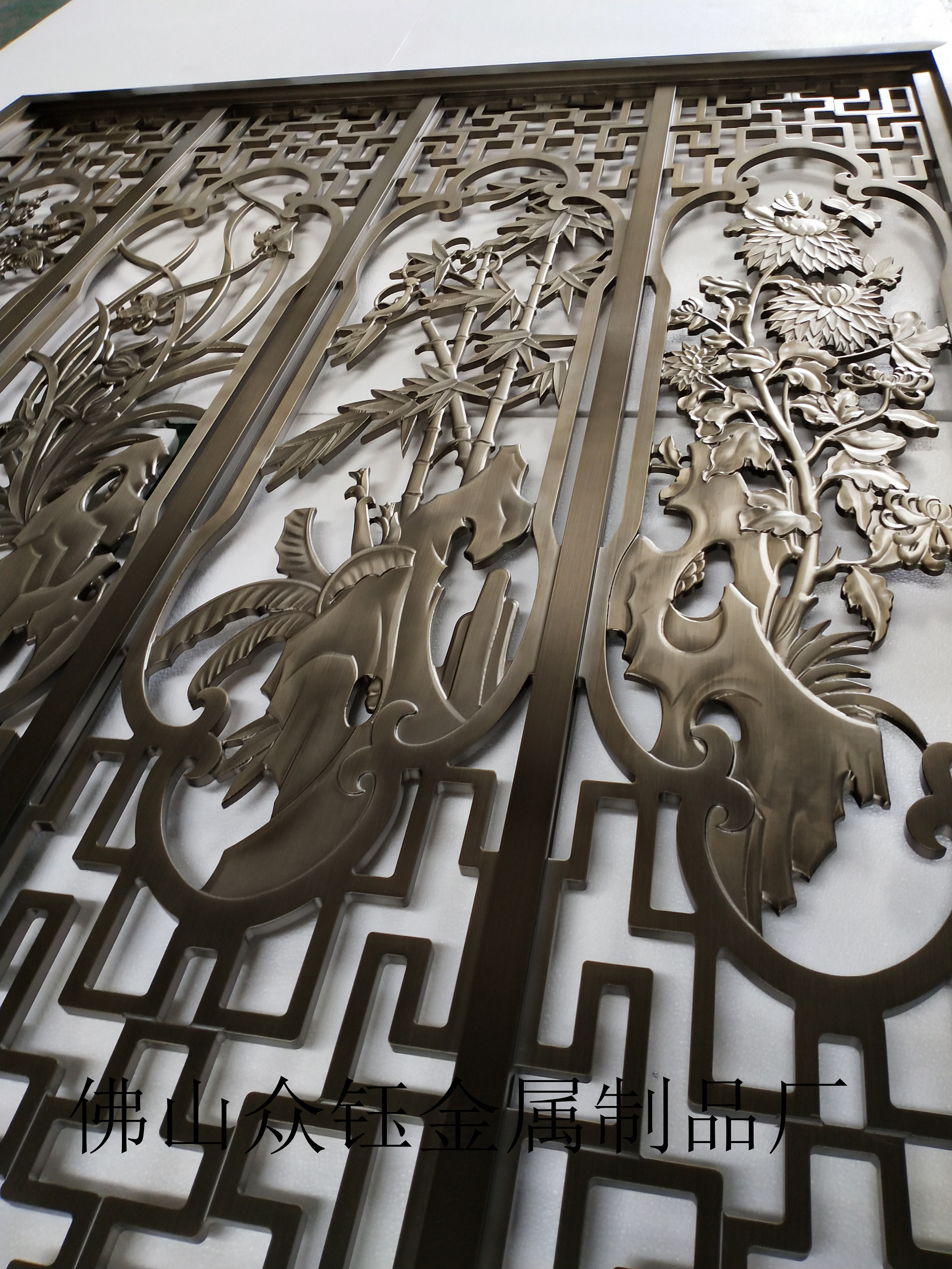 铝板浮雕中式花格屏风订制_众钰金属-站酷zcool