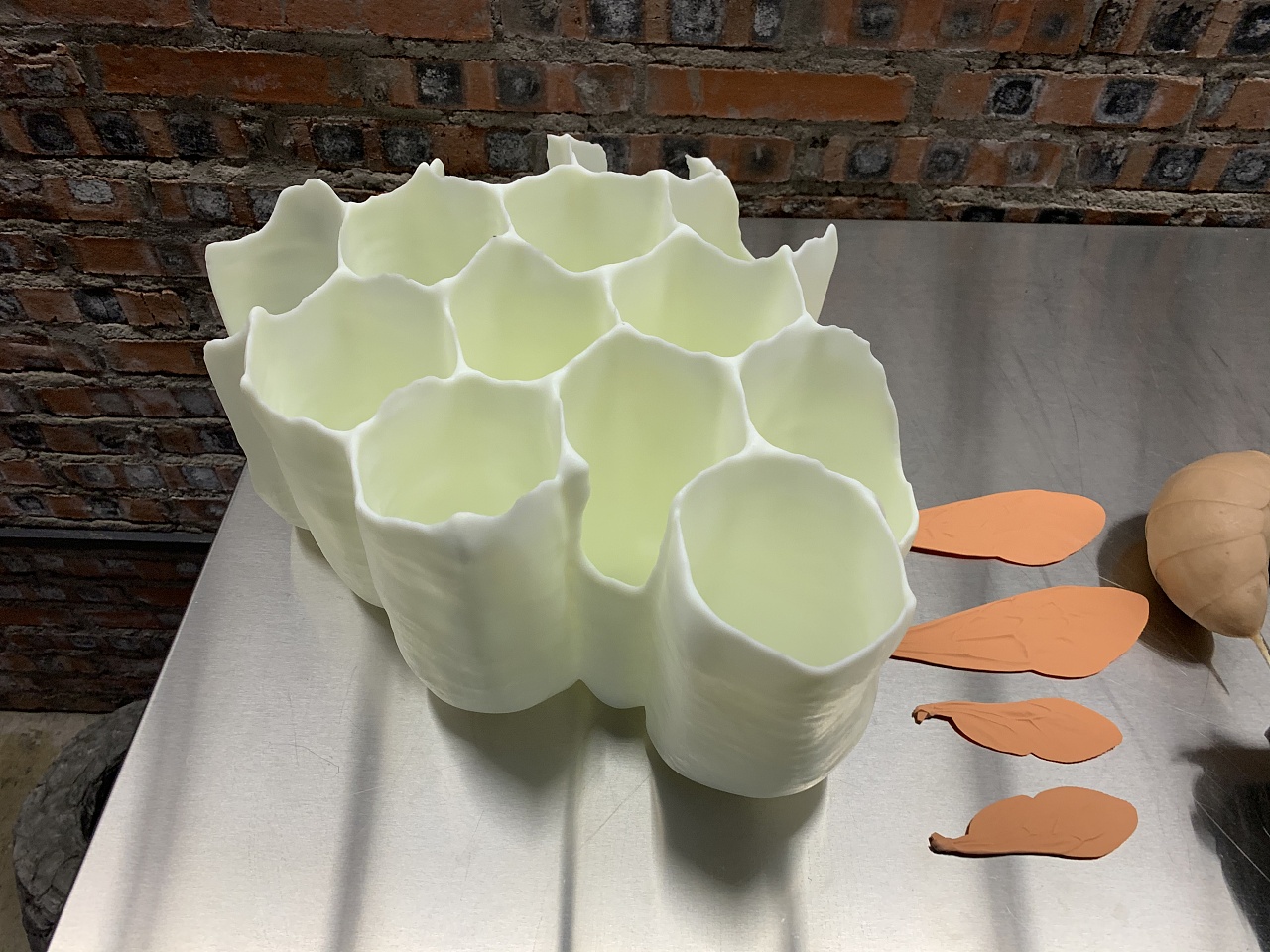 蜜蜂蜂巢蜂蛹小场景设计制作