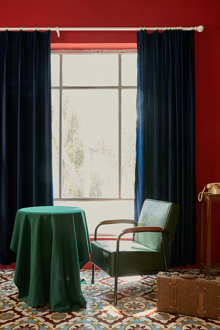 r6复古红房子民国风旗袍写真老家具