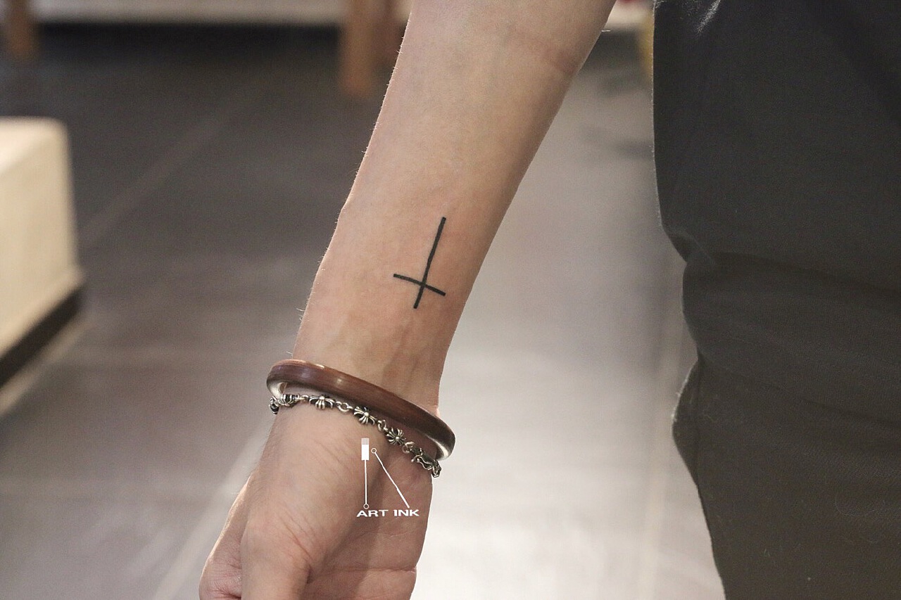 十字架纹身手臂,翅膀十字架纹身图案(2) - 伤感说说吧