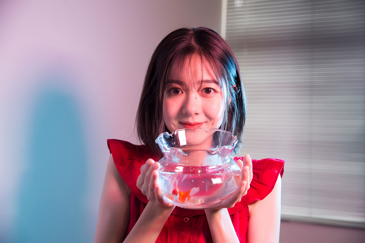“外面的世界”——长大了才懂(图ZOTE3Mjk4NDg=) - 人像摄影 - 站酷设计师少女心的白日梦原创素材 - 站酷ZCOOL