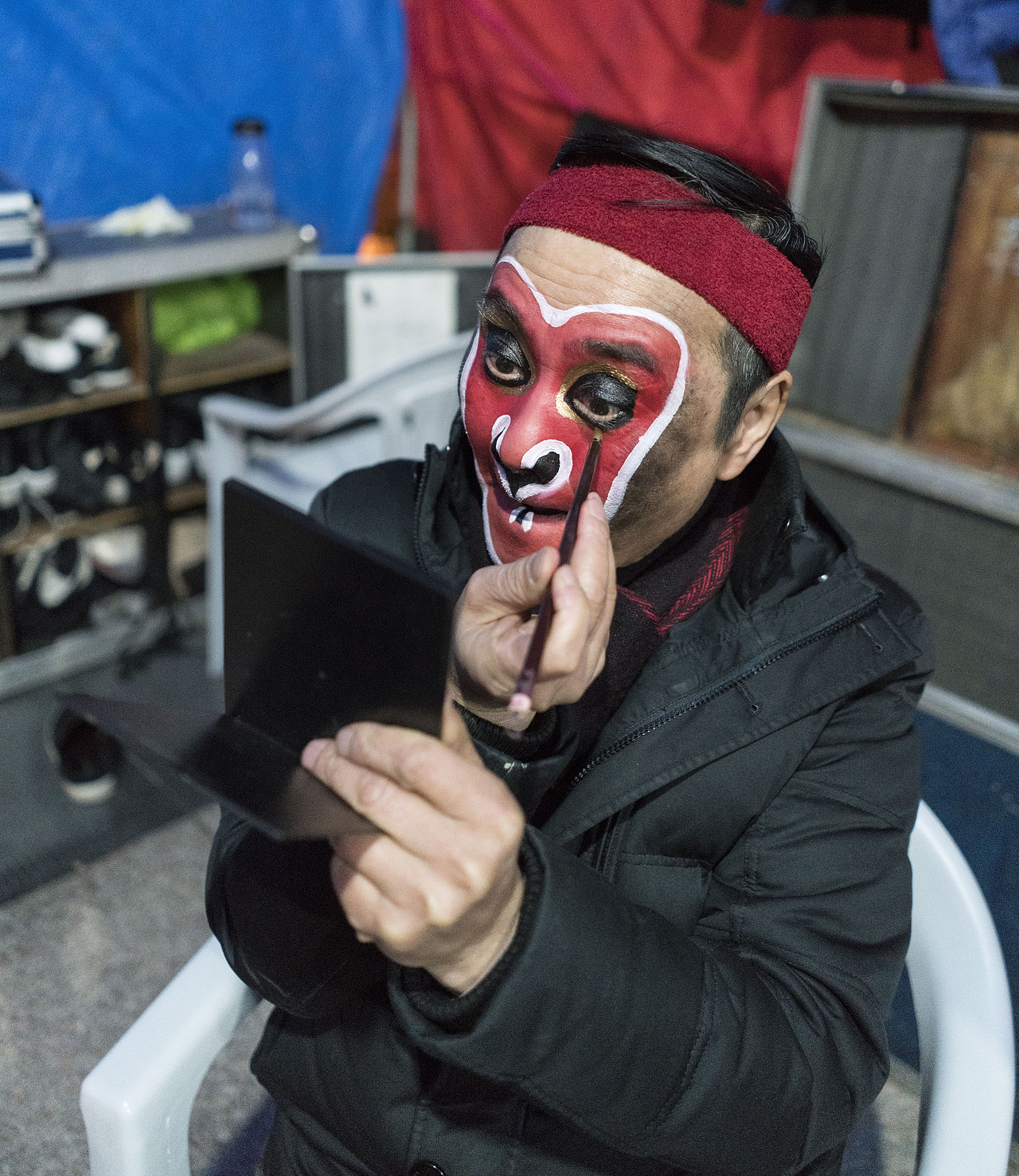 绍剧《孙悟空三打白骨精》后台化妆