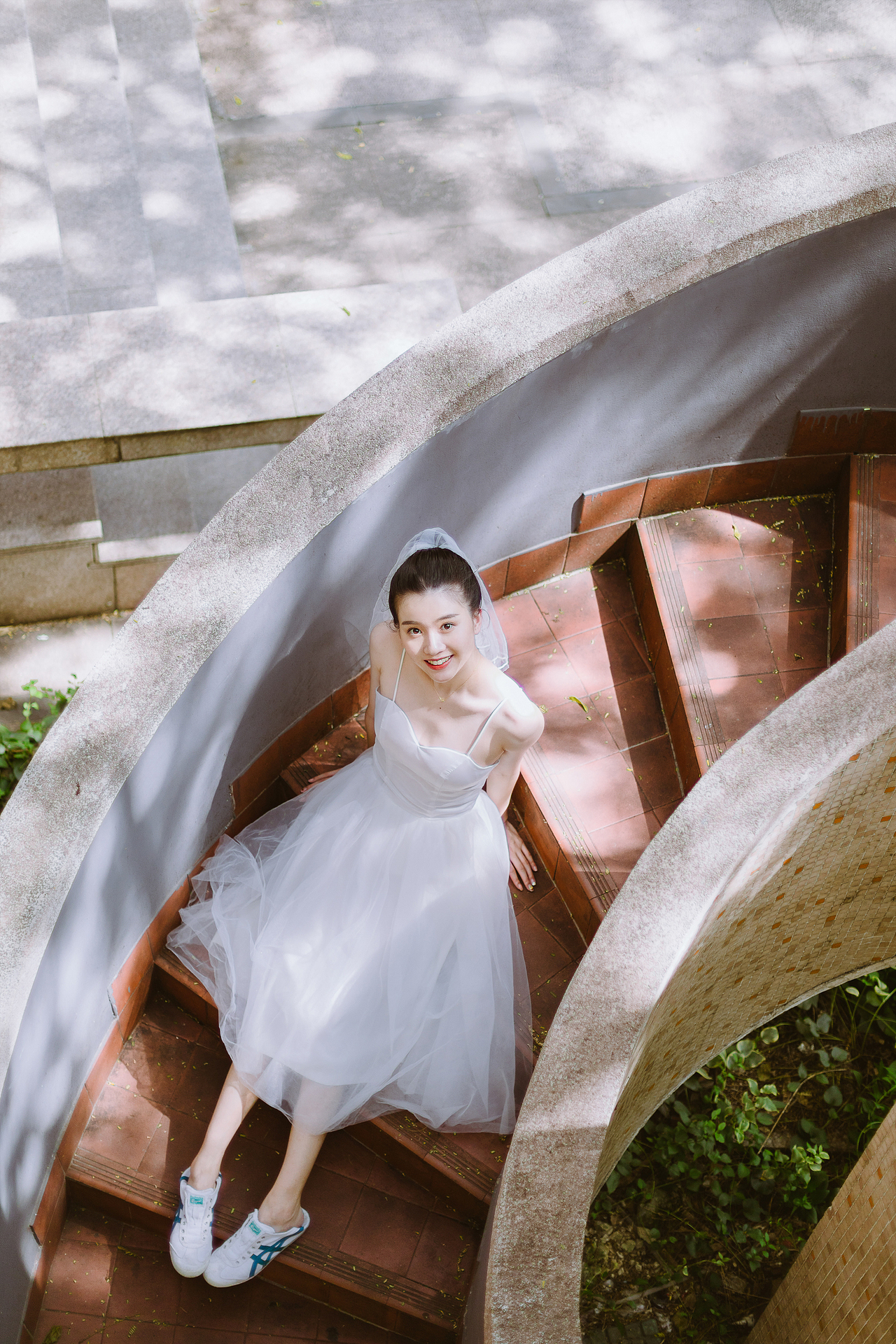 在夏天结束之前穿上小裙子拍照