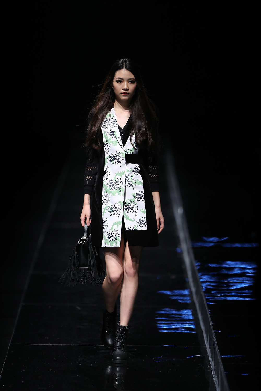 服装设计师：罗杰 作品照片（图ZODg5NjQ5MDA=） - 人像摄影 - 站酷设计师狼图腾1985原创素材 - 站酷ZCOOL