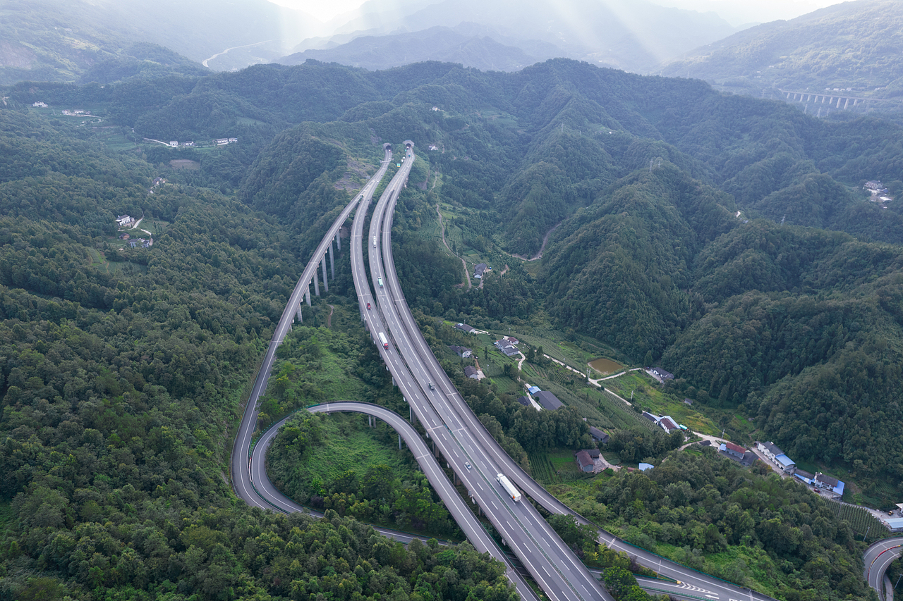 沪渝高速宜昌长阳贺家坪互通航拍