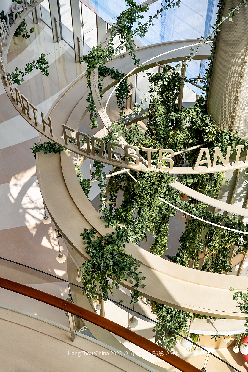 在城市里悠闲的生活大概就是吹着空调晒着太阳吧