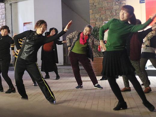 《中隐隐于市》光谷地带广场舞阿姨Mapping展览