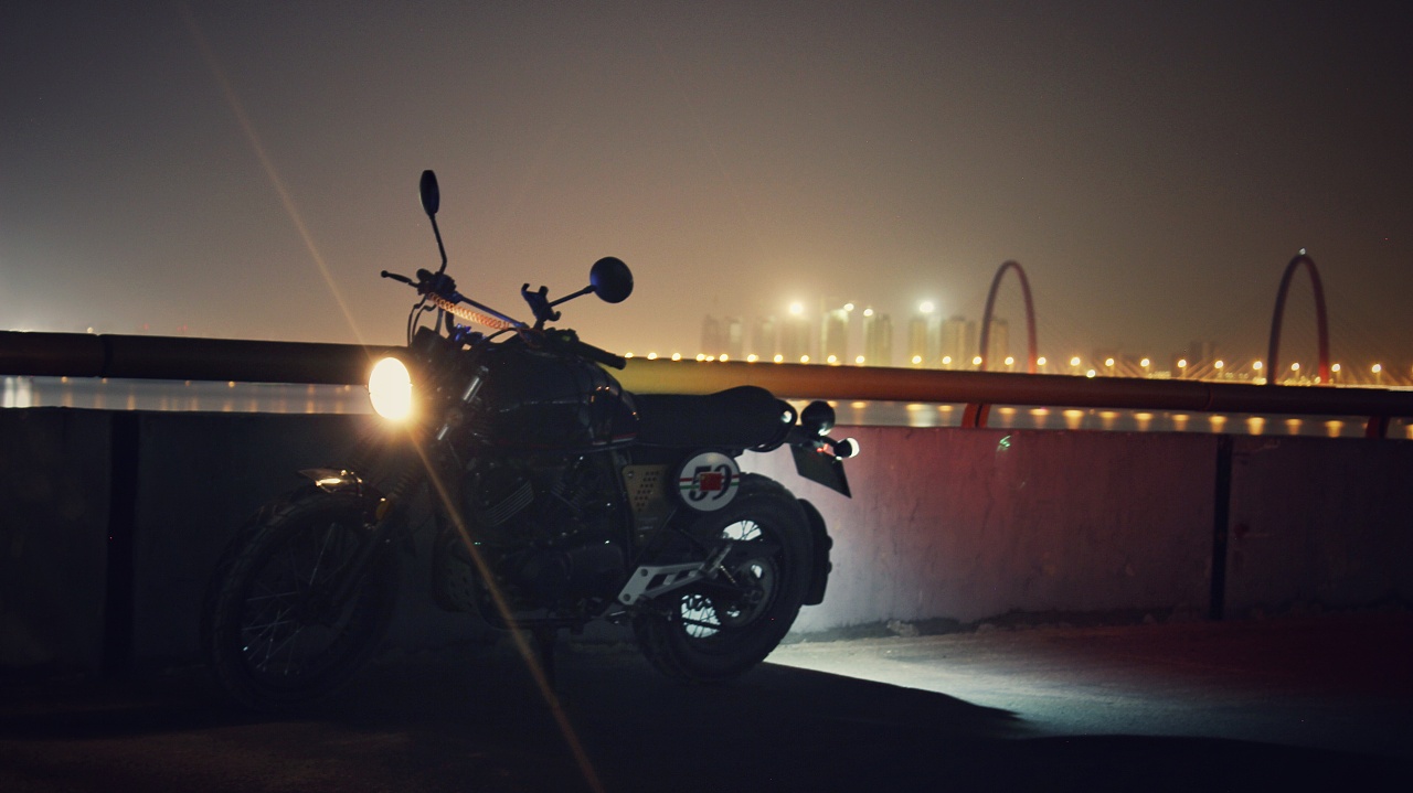 《江边机车》-摄影