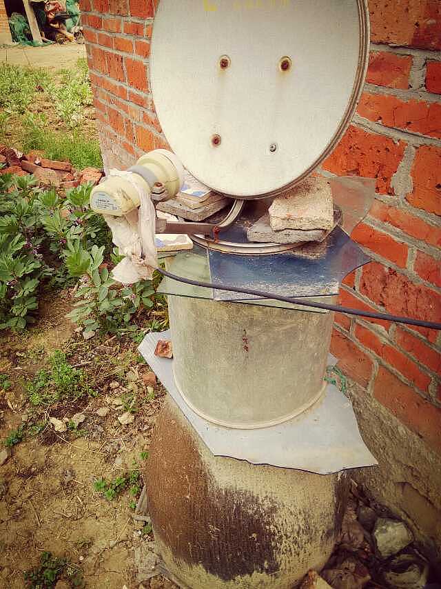 大锅，接收电视信号用的