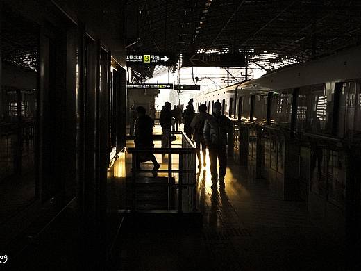 上海 宝山路地铁站