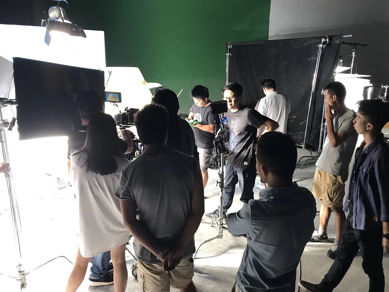 妮维雅云柔盈泡洁面慕斯——你的脸，我好想舔！（图ZOTI3NjcxNDQ=） - 动画/影视 - 站酷设计师乐毅艺术工作室原创素材 - 站酷ZCOOL
