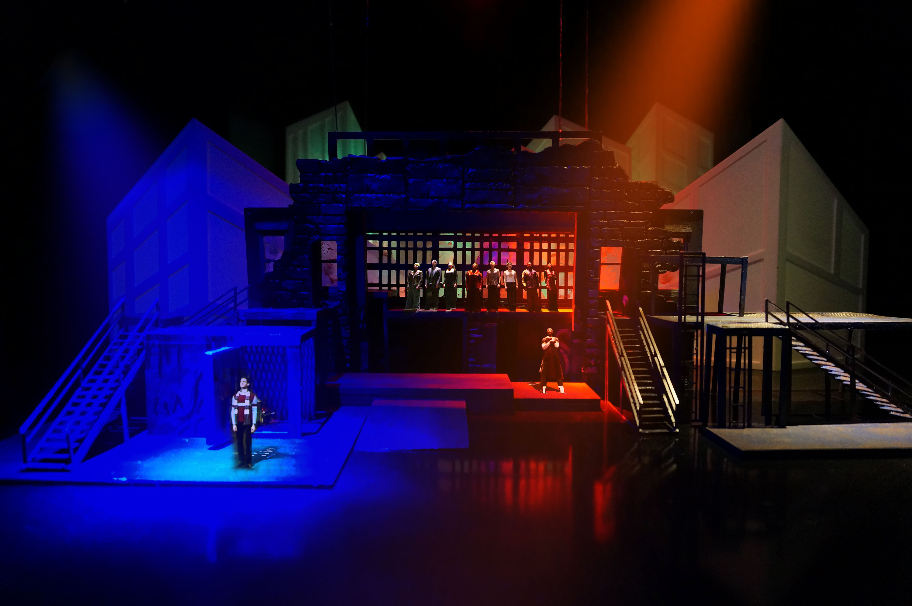 舞美系毕计音乐剧《吉屋出租》模型设计及定格动画展示