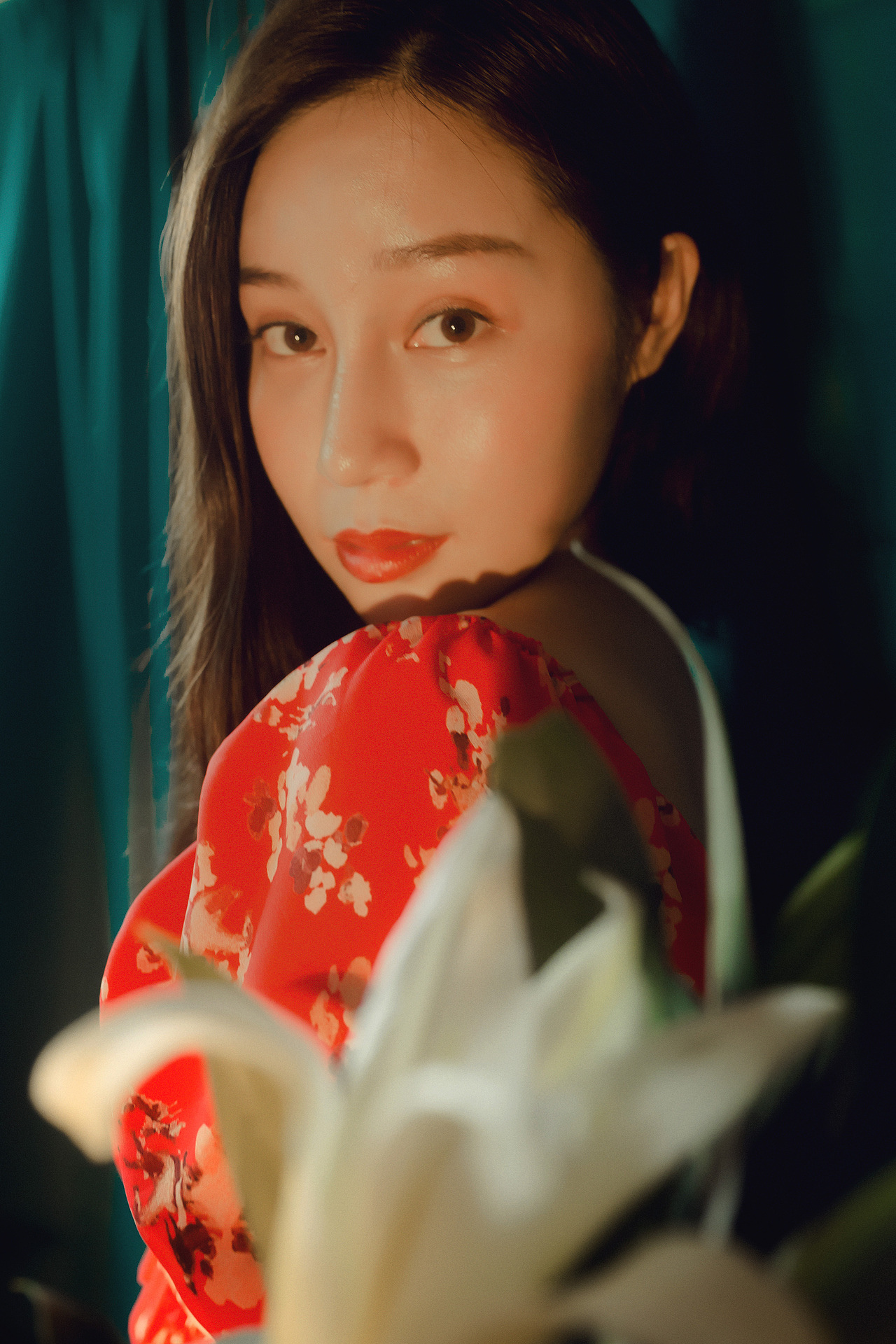 一组室内复古港风唯美写真