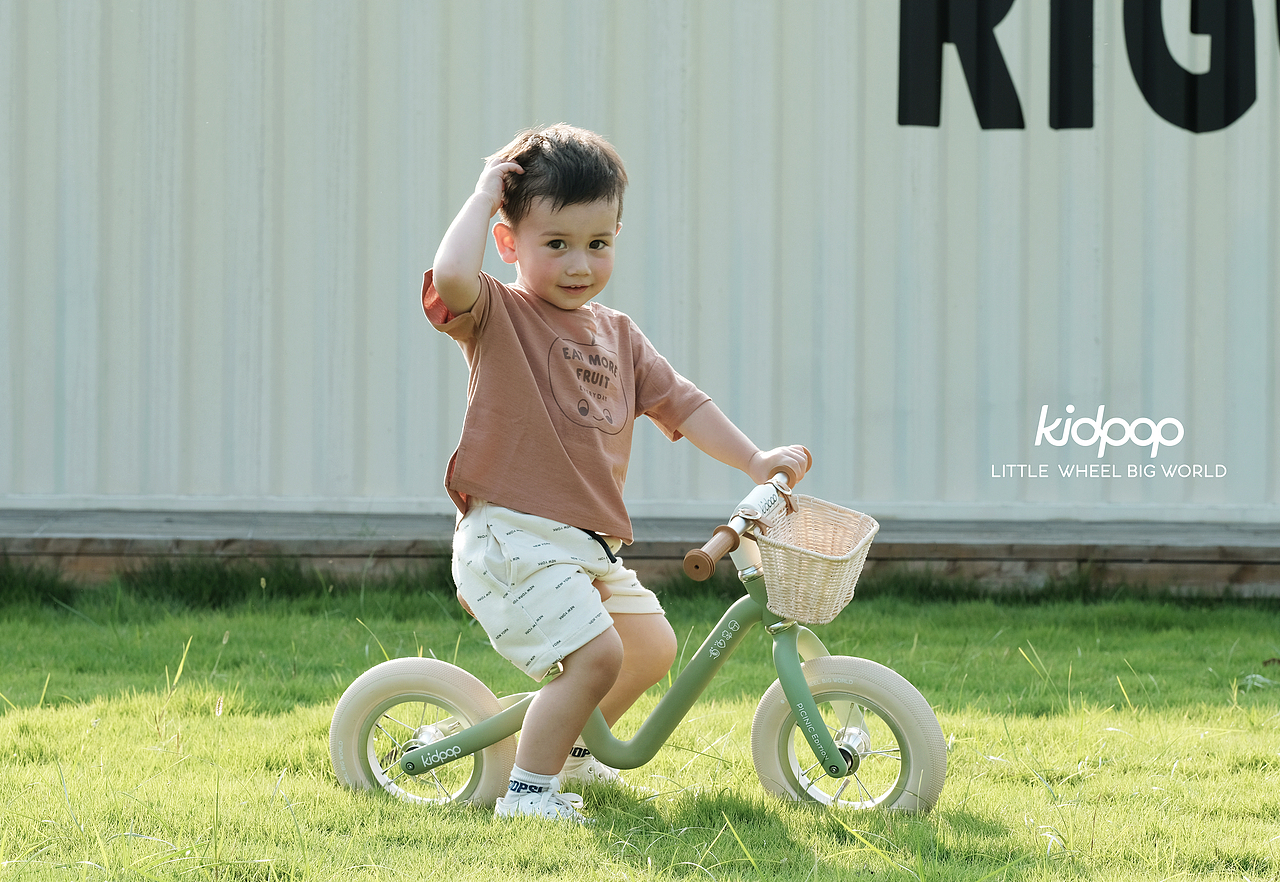[KIDPOP奔驰有你，自在骑行 | 新季平衡车形象拍摄]（图ZMjc1MTA5ODg4） - 产品摄影 - 站酷设计师瞌睡蜜蜂原创素材 - 站酷ZCOOL