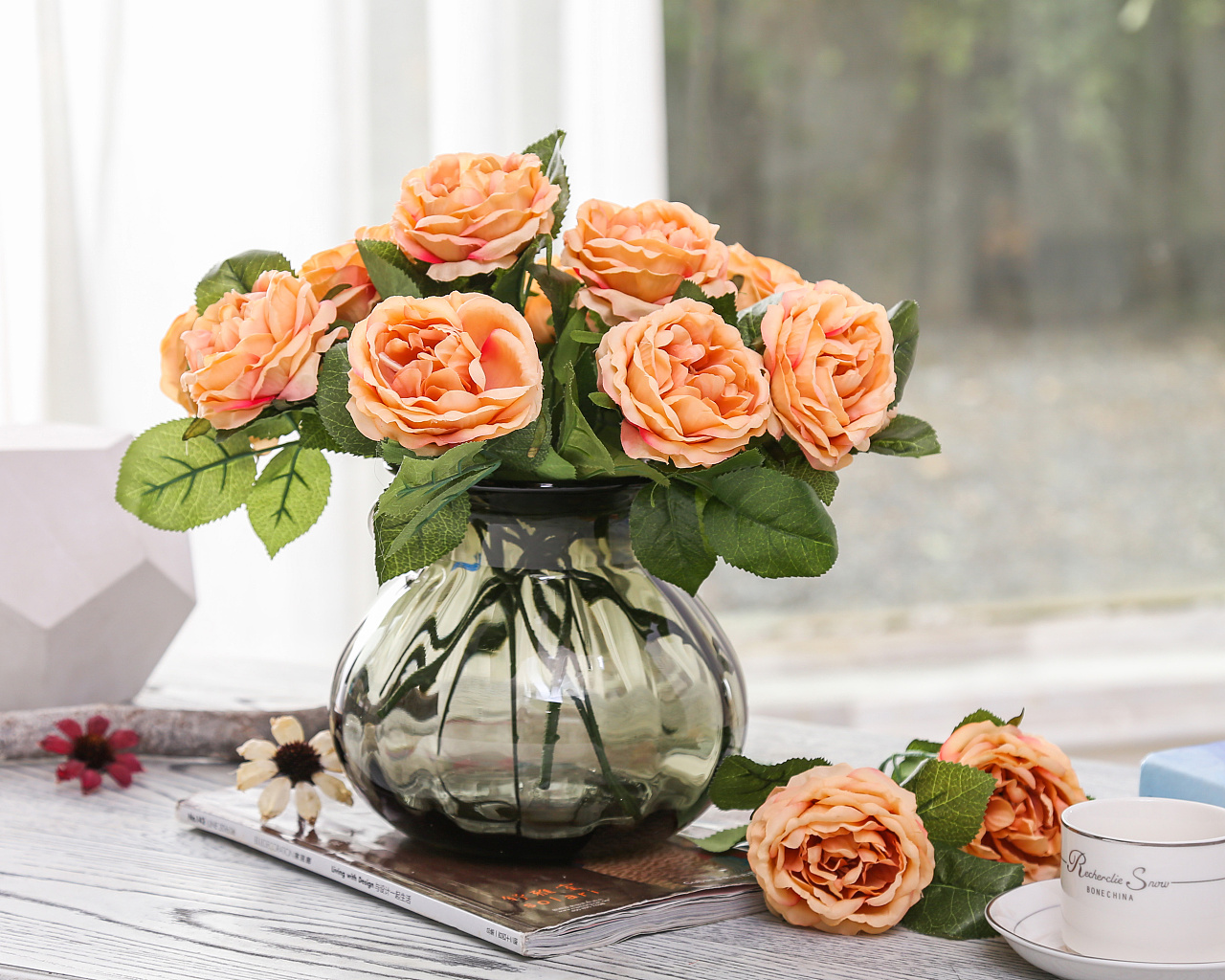 盛放玫瑰花的玻璃花瓶花卉3d模型下载_模型ID:74316-让提网
