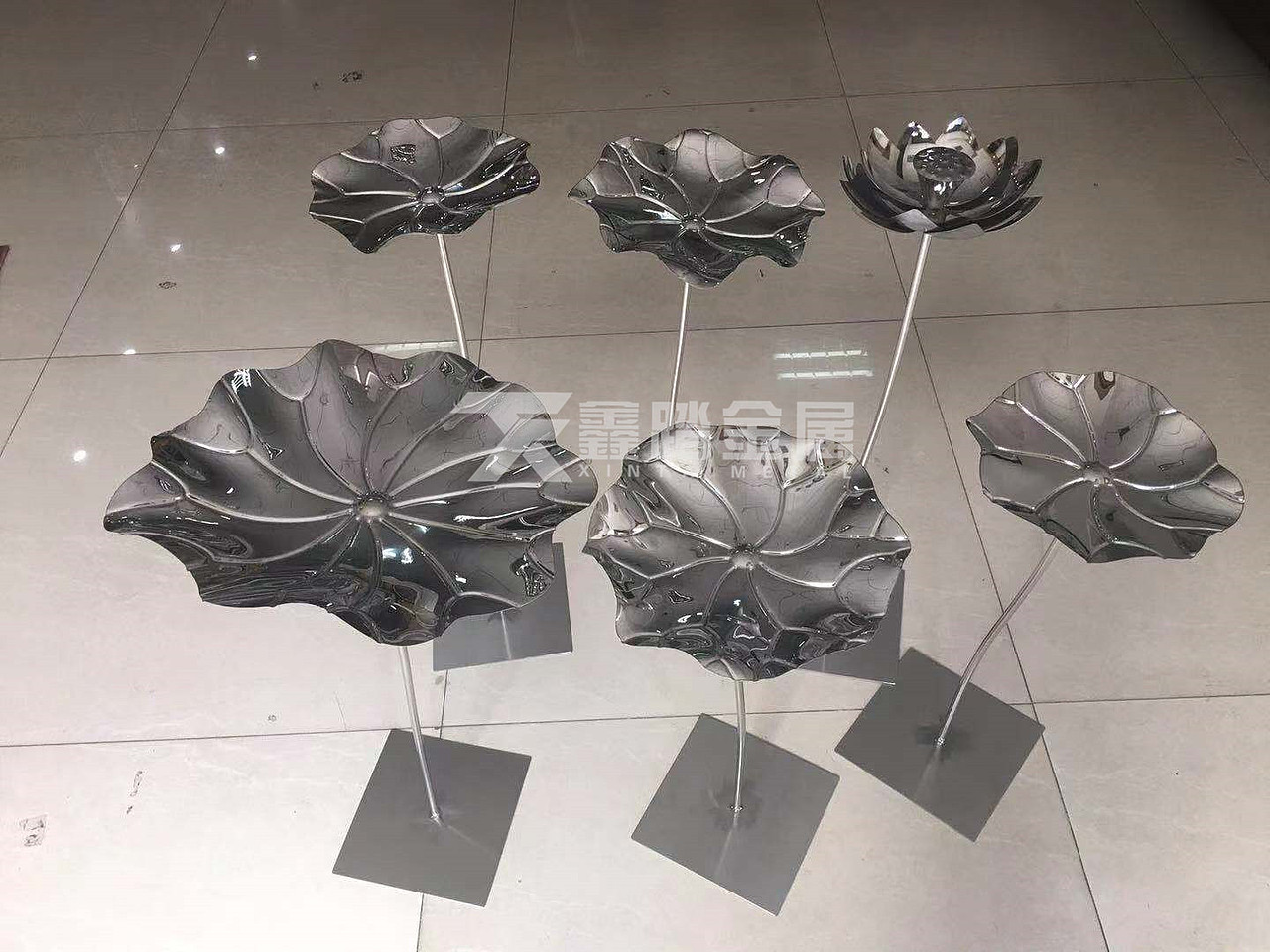 售楼部水景镜面不锈钢荷花荷叶雕塑（图ZMjE2ODYzODQ0） - 工艺品设计 - 站酷设计师艺术制品有限公司原创素材 - 站酷ZCOOL