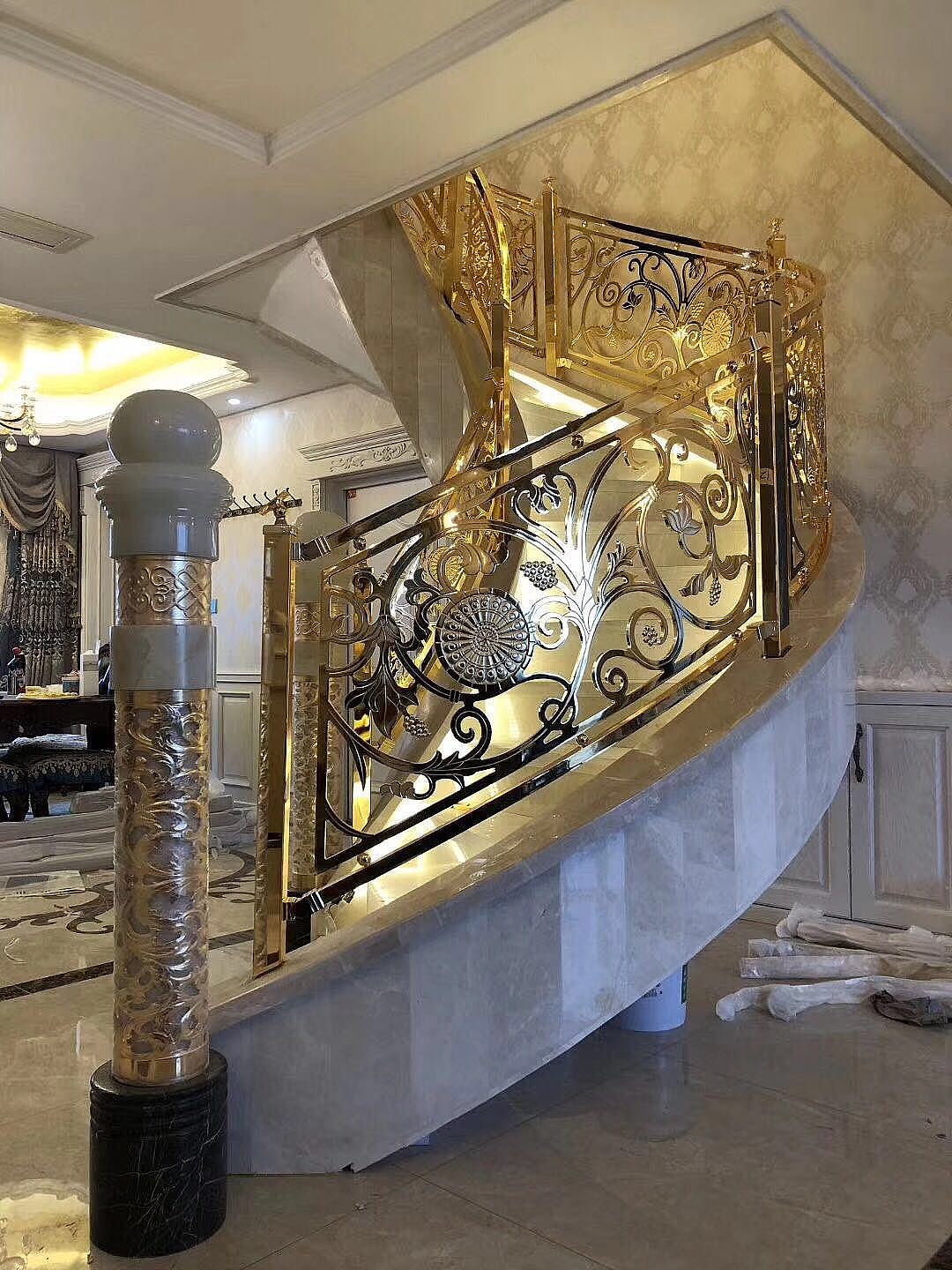 土豪别墅御用铝雕花艺术楼梯扶手护栏