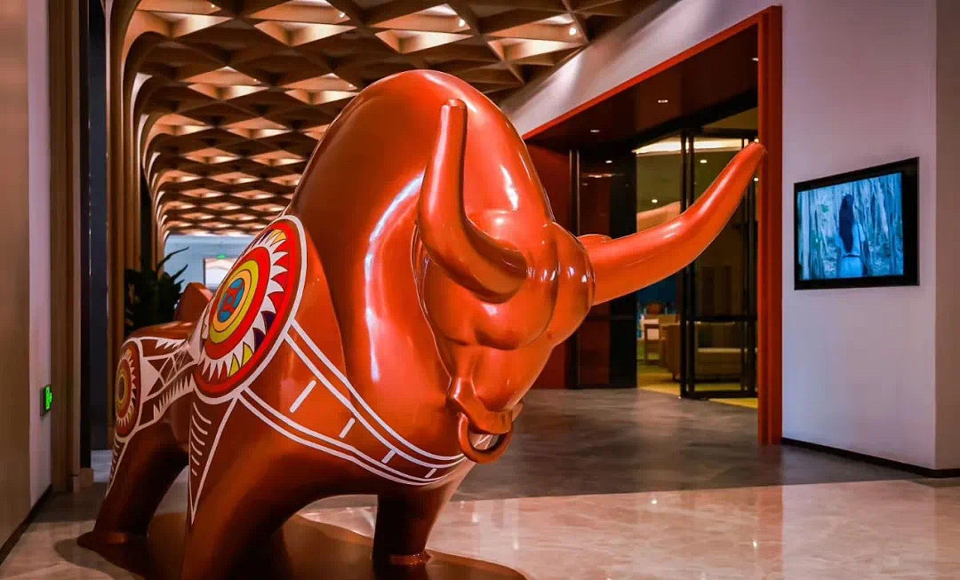 2021中國.麗江 “復(fù)游城Club Med麗江度假村” 雕塑作（圖ZMjcyODcyNDc2） - 雕塑 - 站酷設(shè)計師曾子雕塑工作室原創(chuàng)素材 - 站酷ZCOOL