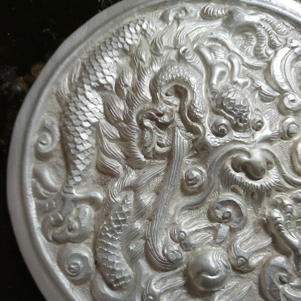 中国传统金属錾刻工艺作业