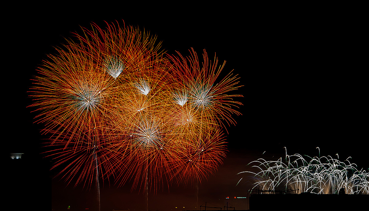 吕燕群先生摄影作品——烟花