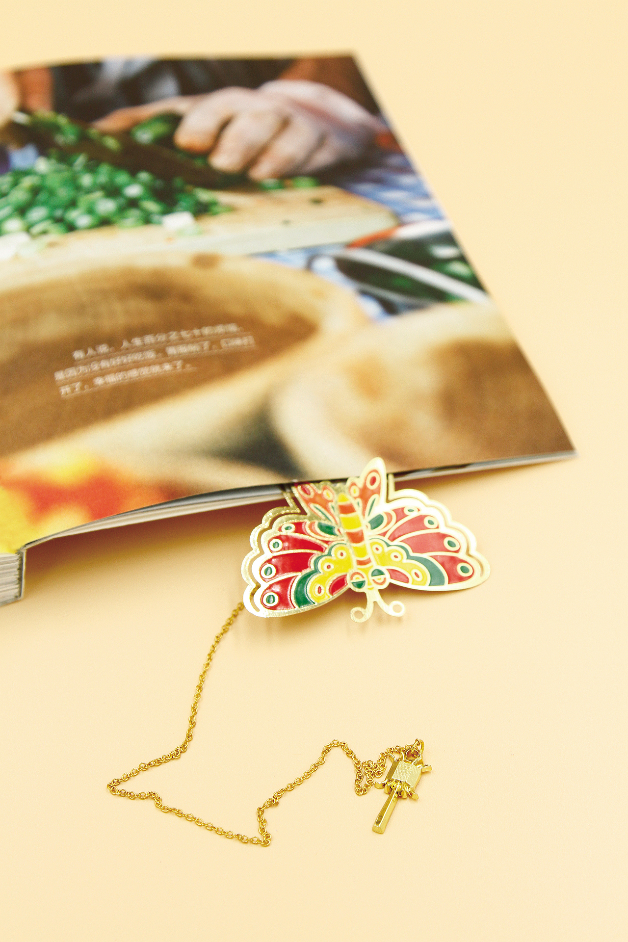 潍坊风筝书签 蝶恋花 燕衔春（图ZODczOTcyOTI=） - 工艺品设计 - 站酷设计师拾城迹原创素材 - 站酷ZCOOL