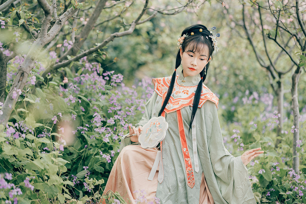 莫愁粉黛临窗懒，梁广丹青点笔迟。（图ZMjQ4NTMzMjg4） - 人像摄影 - 站酷设计师拍照的青山原创素材 - 站酷ZCOOL