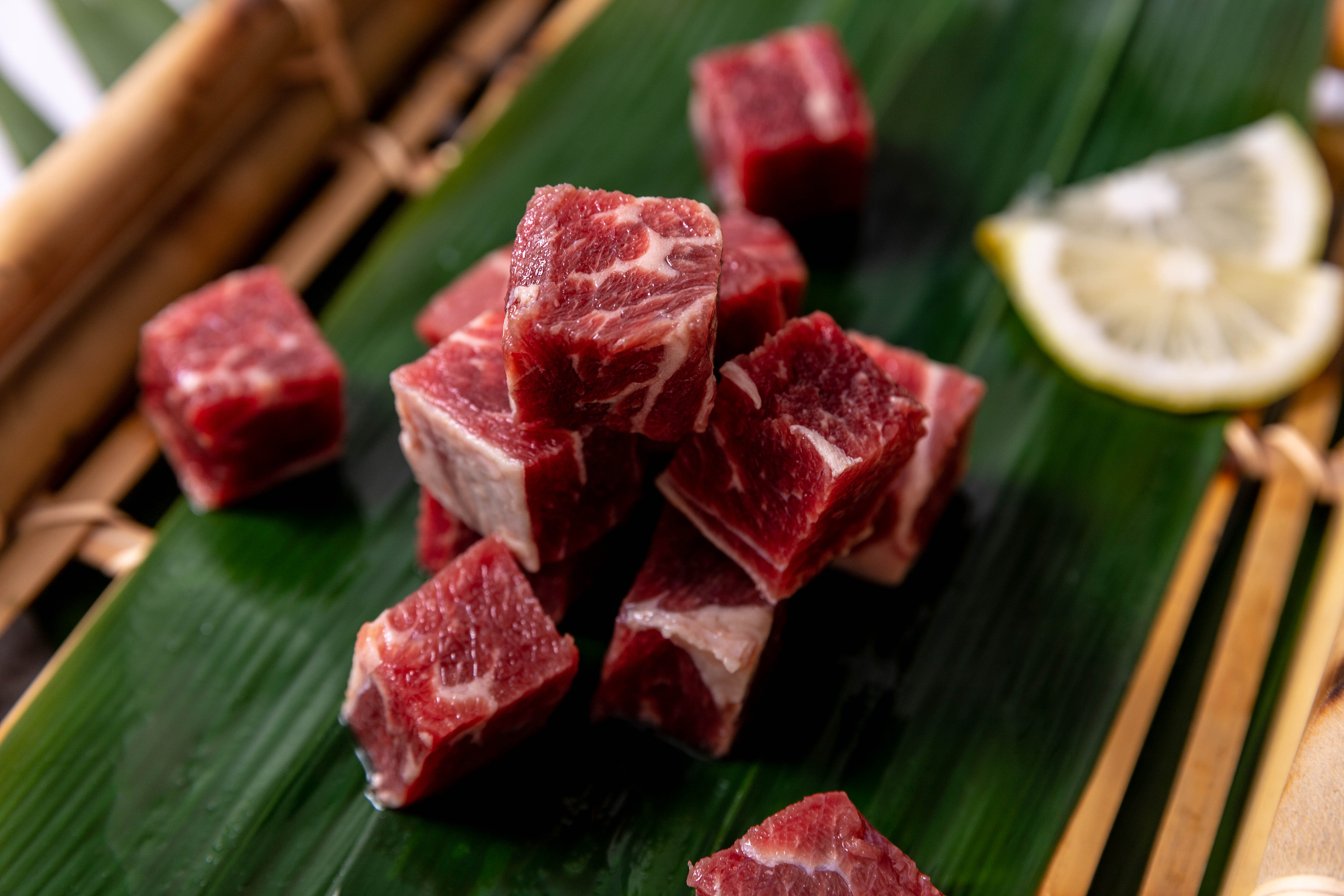 小盘牛肉的做法，色泽红亮，软烂入味全是肉，吃着真过瘾