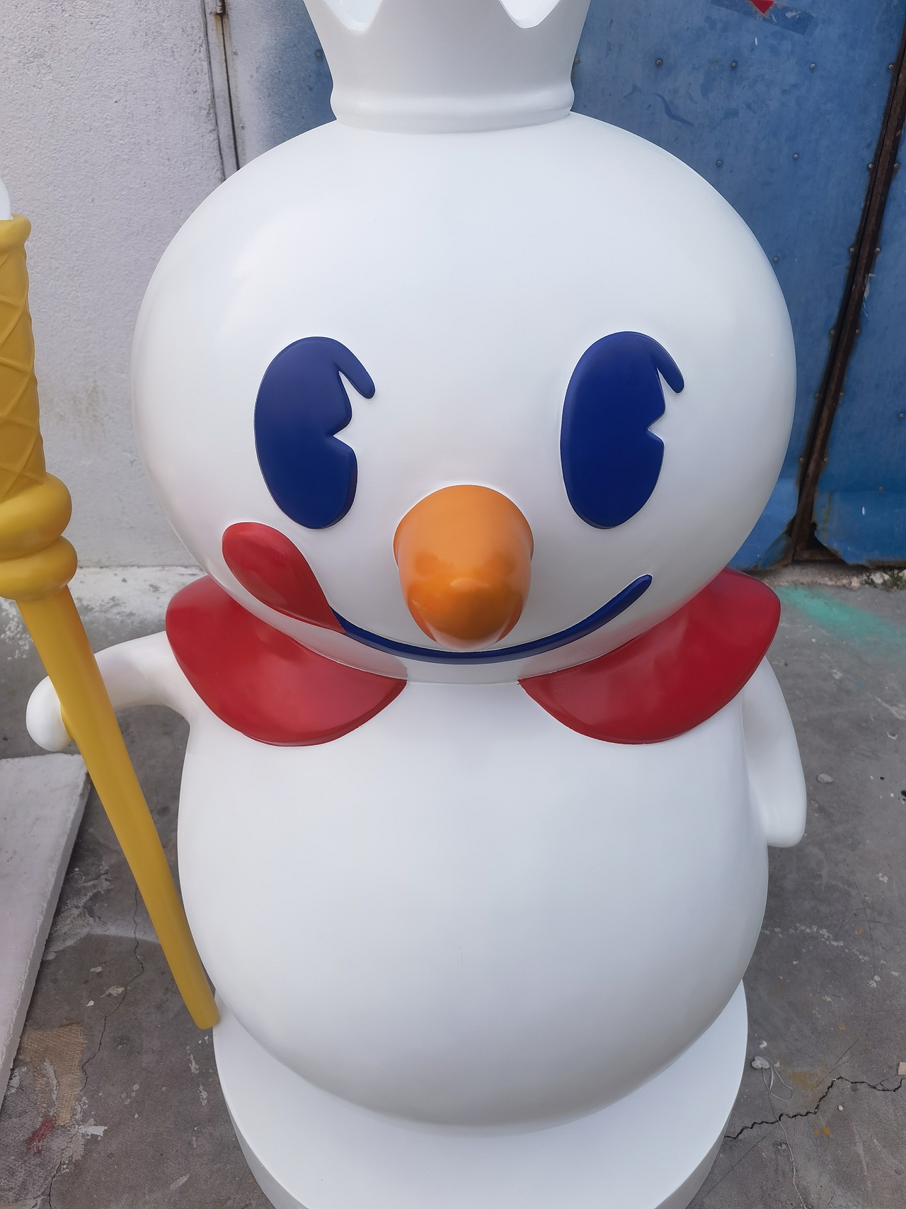 蜜雪冰城雪王玻璃钢