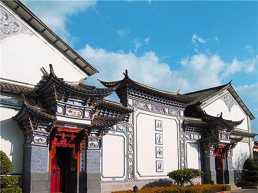 像云南少数民族的建筑是有钱也买不到的