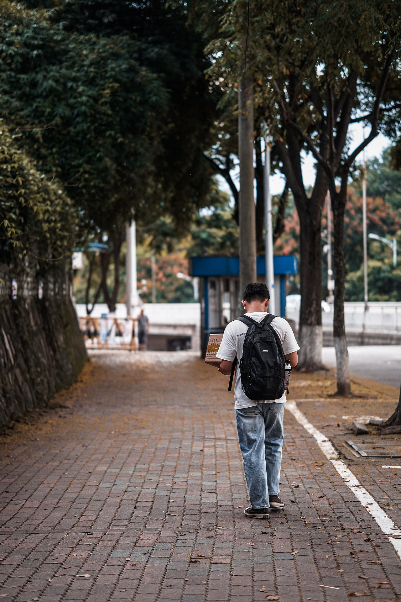 【扫街人文】宜昌学校街道（图ZMjY5Njc2MTM2） - 人文/纪实摄影 - 站酷设计师mihuzk原创素材 - 站酷ZCOOL
