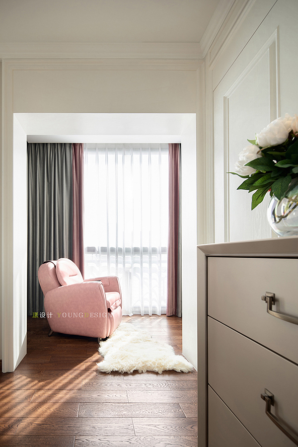 Q4:想对装修设计的朋友说?
A:装修过程中有不满意的地方要及时跟设计师沟通,过程中就马上调整过来,后期再更改只会浪费很多时间。