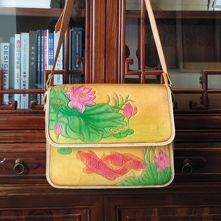 原创手工雕刻休闲大包！