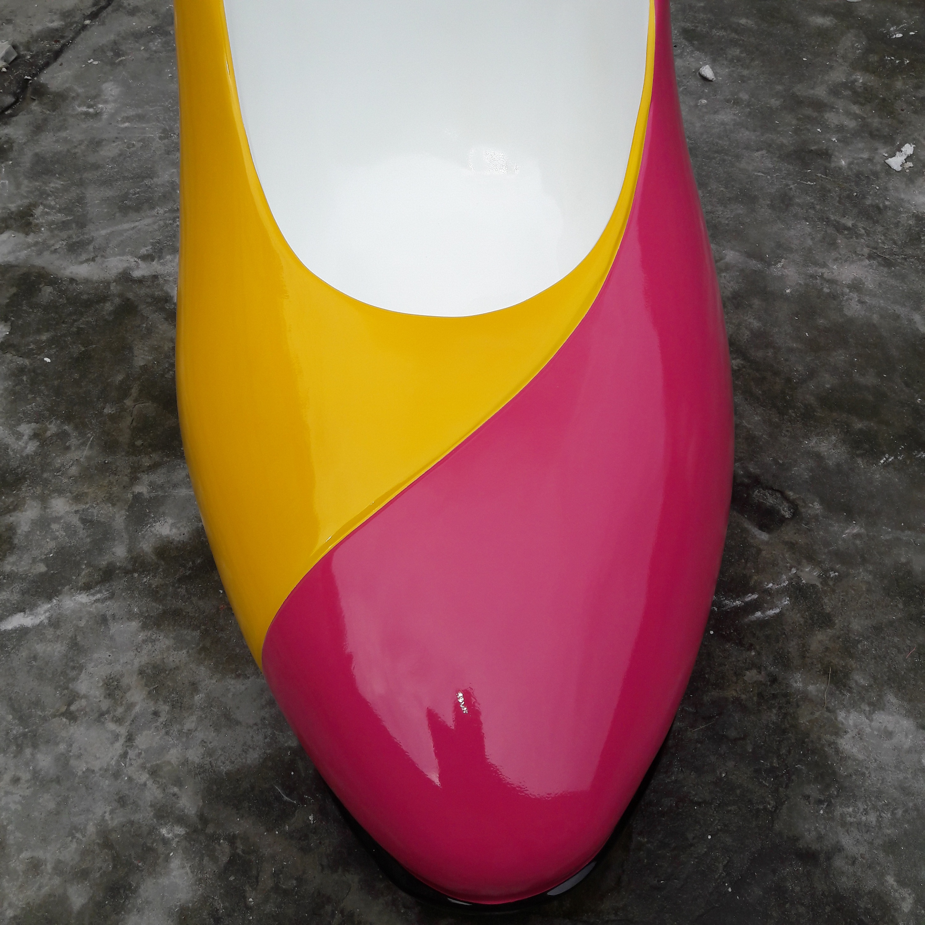 生活中的亮点玻璃钢高跟鞋雕塑主打产品之一