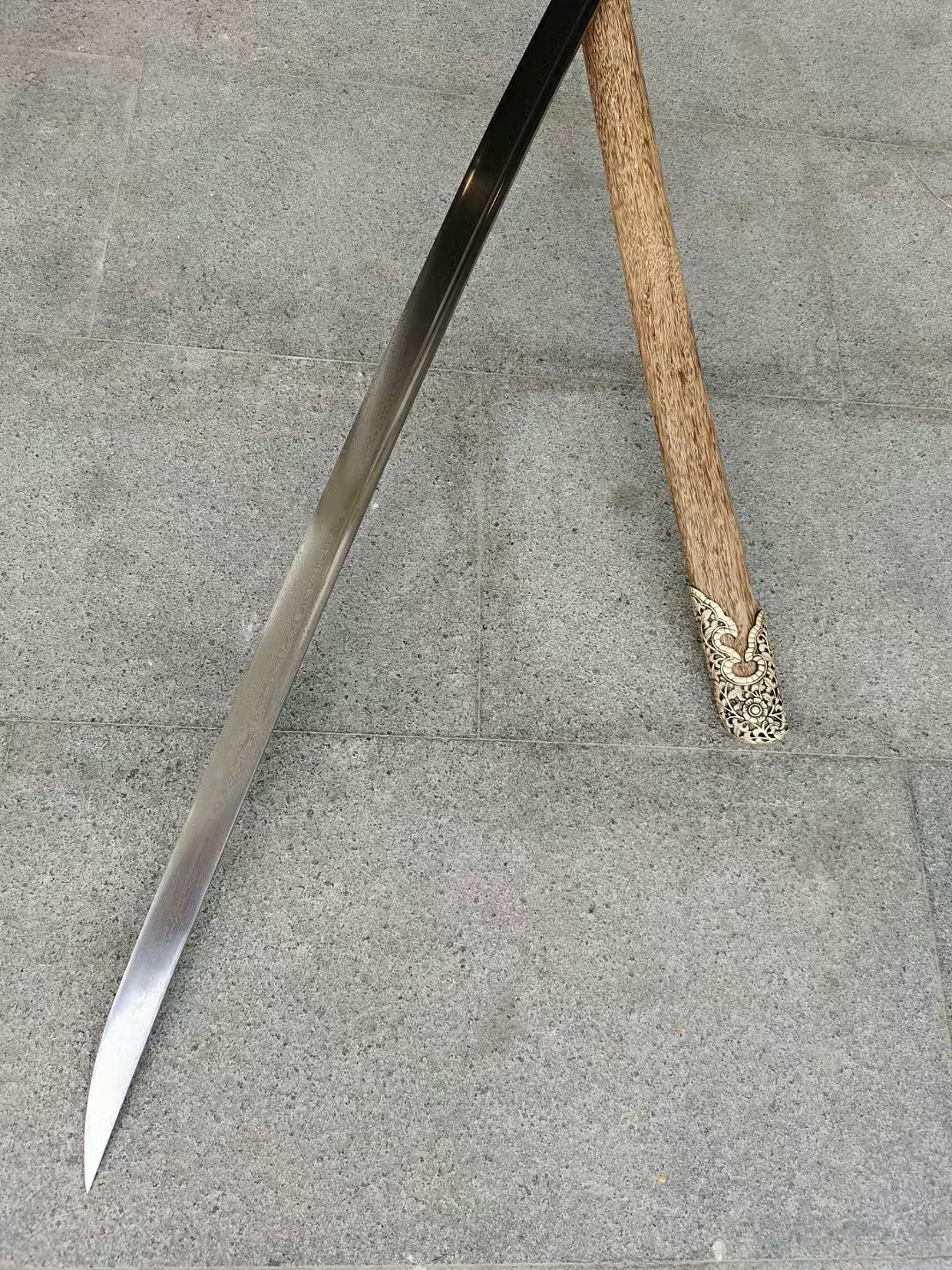 加特长 全长168厘米 铜装菊唐草环首苗刀