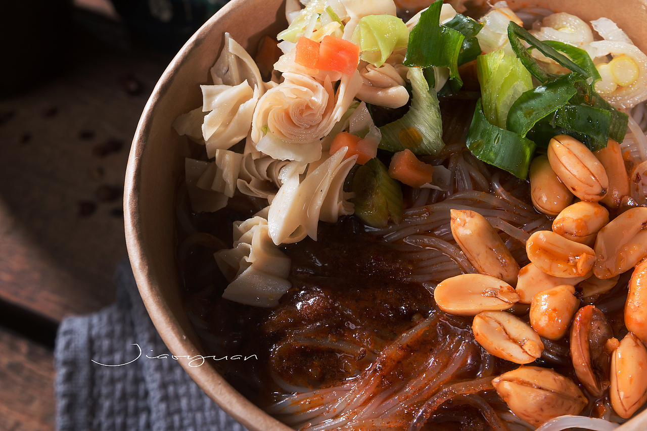 两组来自重庆的酸辣粉