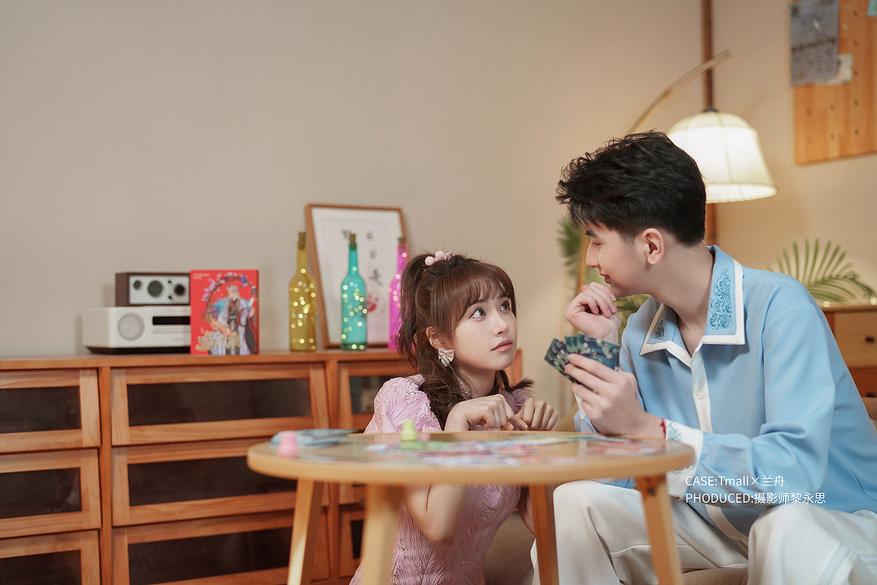 果酒模特图拍摄三国桌游衍生品聚会桌游果酒模特图拍摄（图ZMzA0MTg1MTEy） - 产品摄影 - 站酷设计师MUBAi同学原创素材 - 站酷ZCOOL