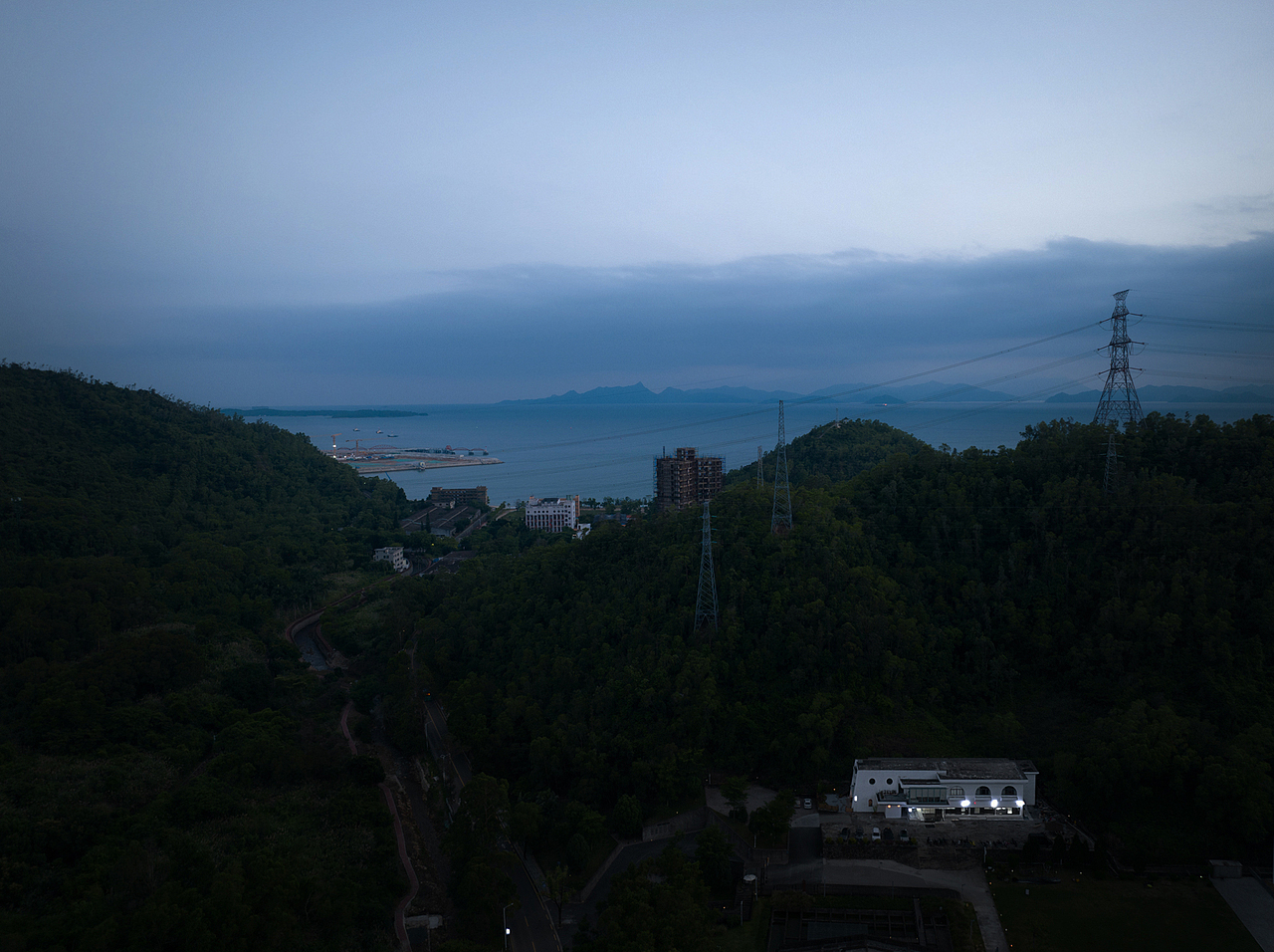 多重立面下的动态空间 - Ronin机车社区（图ZMzI1ODc1MzEy） - 酒店餐饮设计 - 站酷设计师weiweimao_原创素材 - 站酷ZCOOL