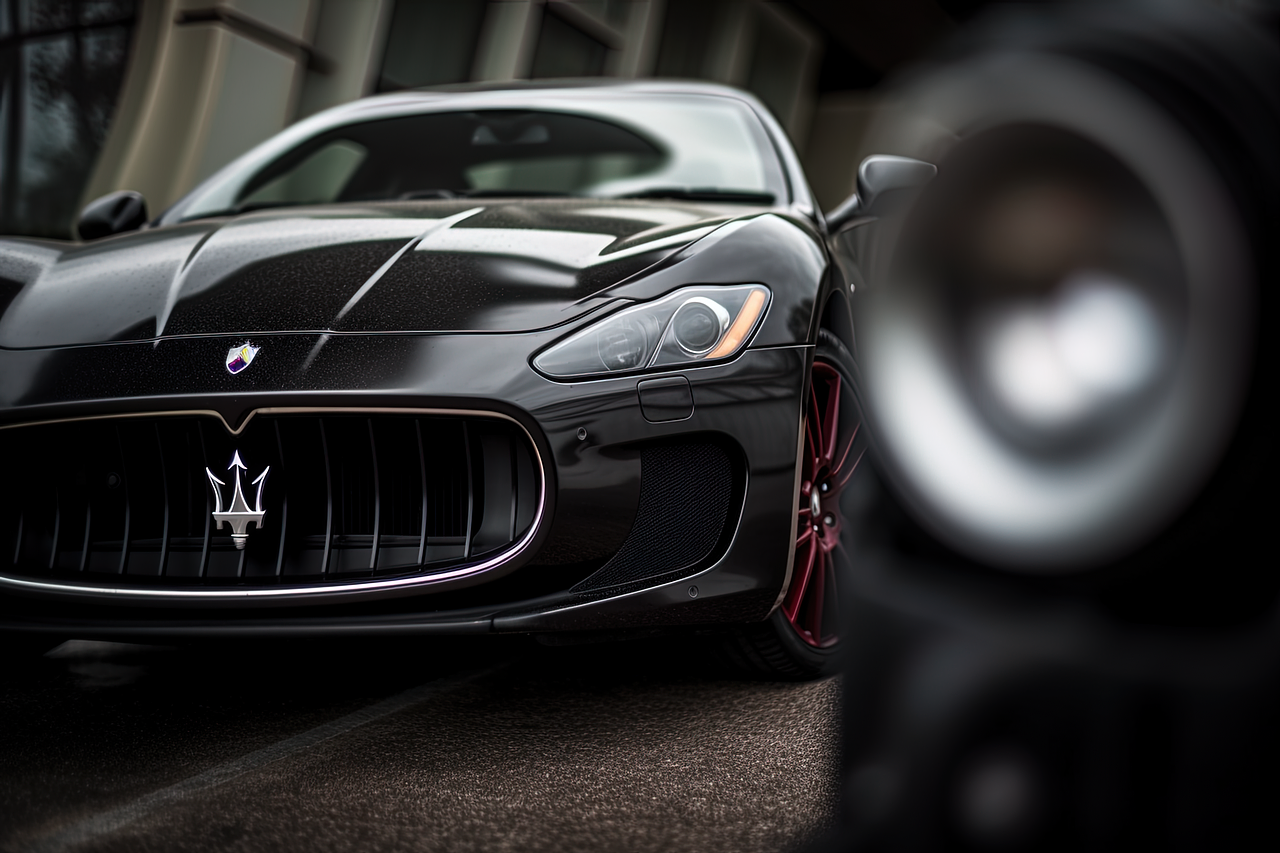 速度与力量的表演，机车和汽车的展示盛宴