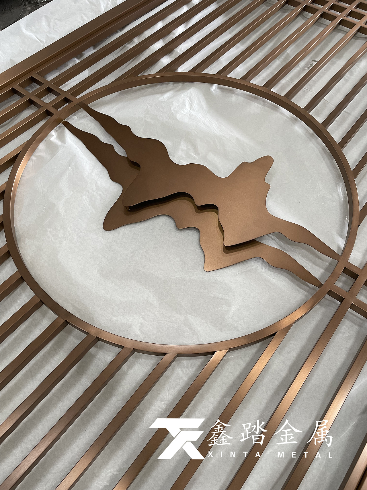 真空电镀玫瑰金不锈钢激光花格屏风