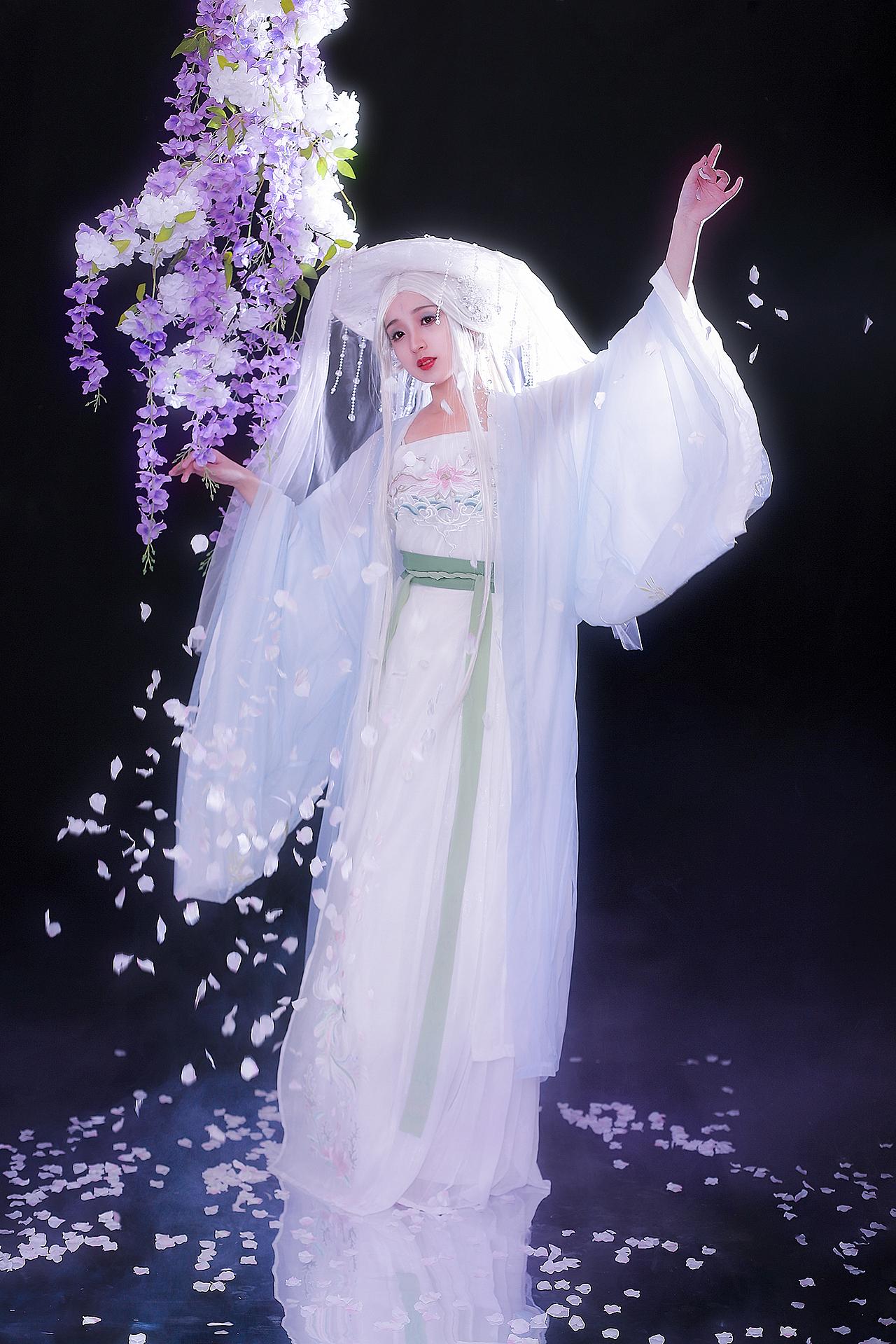 遥想山中人 待人人待月