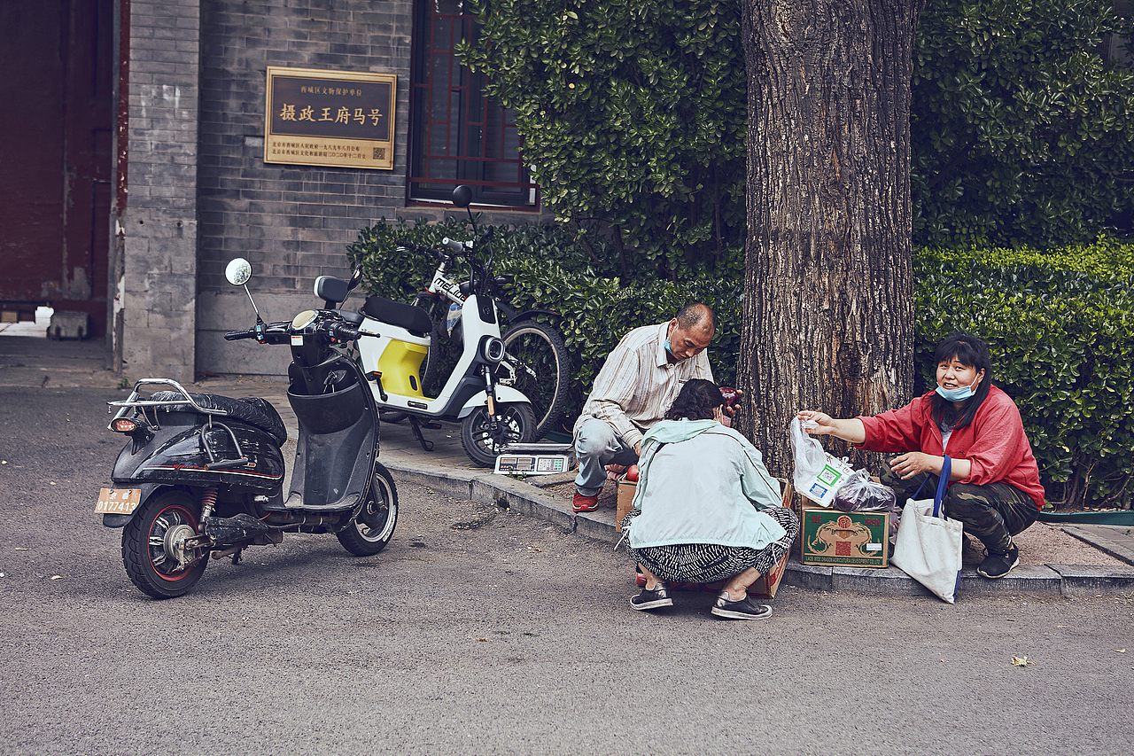 拜托你亲爱的朋友啊，请你一定要笑，一定要比出耶！