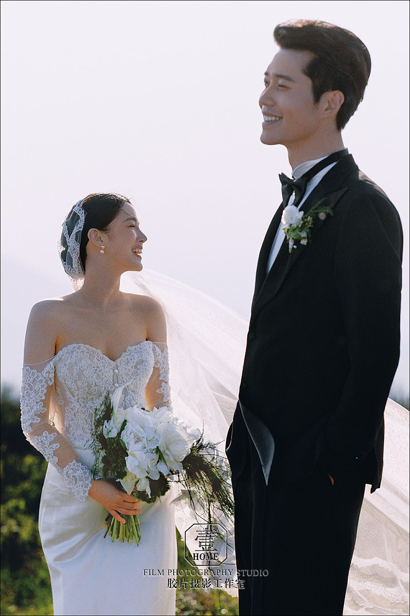 为了这组电影感婚纱照,爬到了北京的山顶