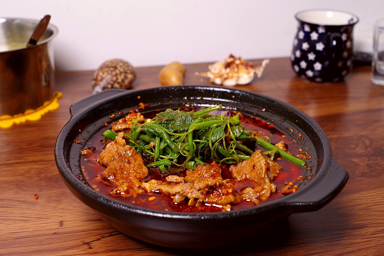 赶云南大集,看稀奇,食爆浆肥肠