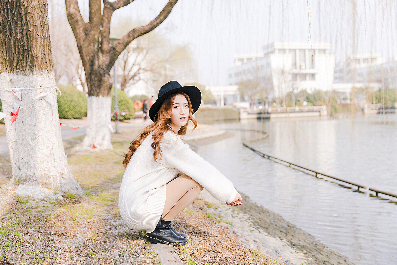 上海大学人像摄影/日系美女天台楼顶白色毛衣