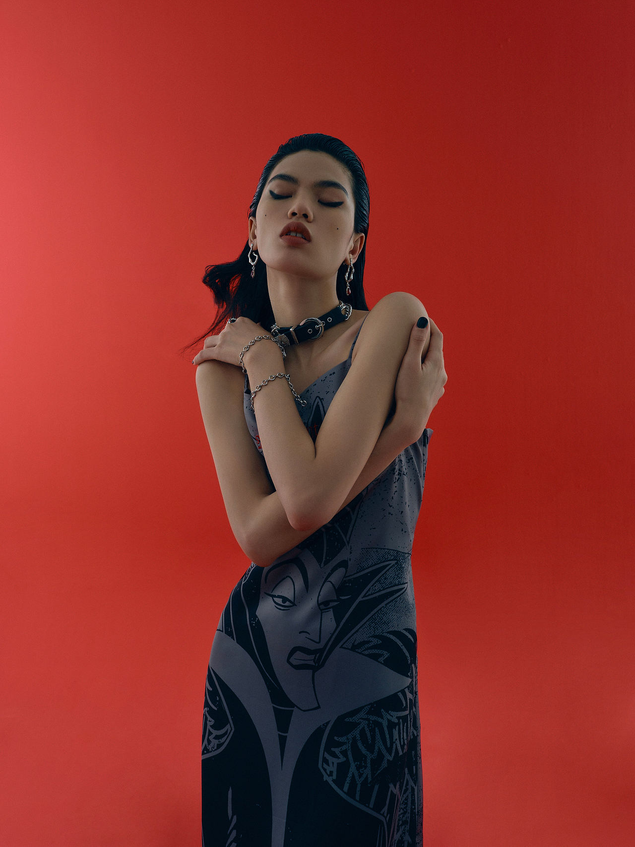 🥀披荆为冠 斩棘为袍🥀品牌服装商业形象大片（图ZMjcwNDk4NDQ4） - 人像摄影 - 站酷设计师jiaingzi原创素材 - 站酷ZCOOL