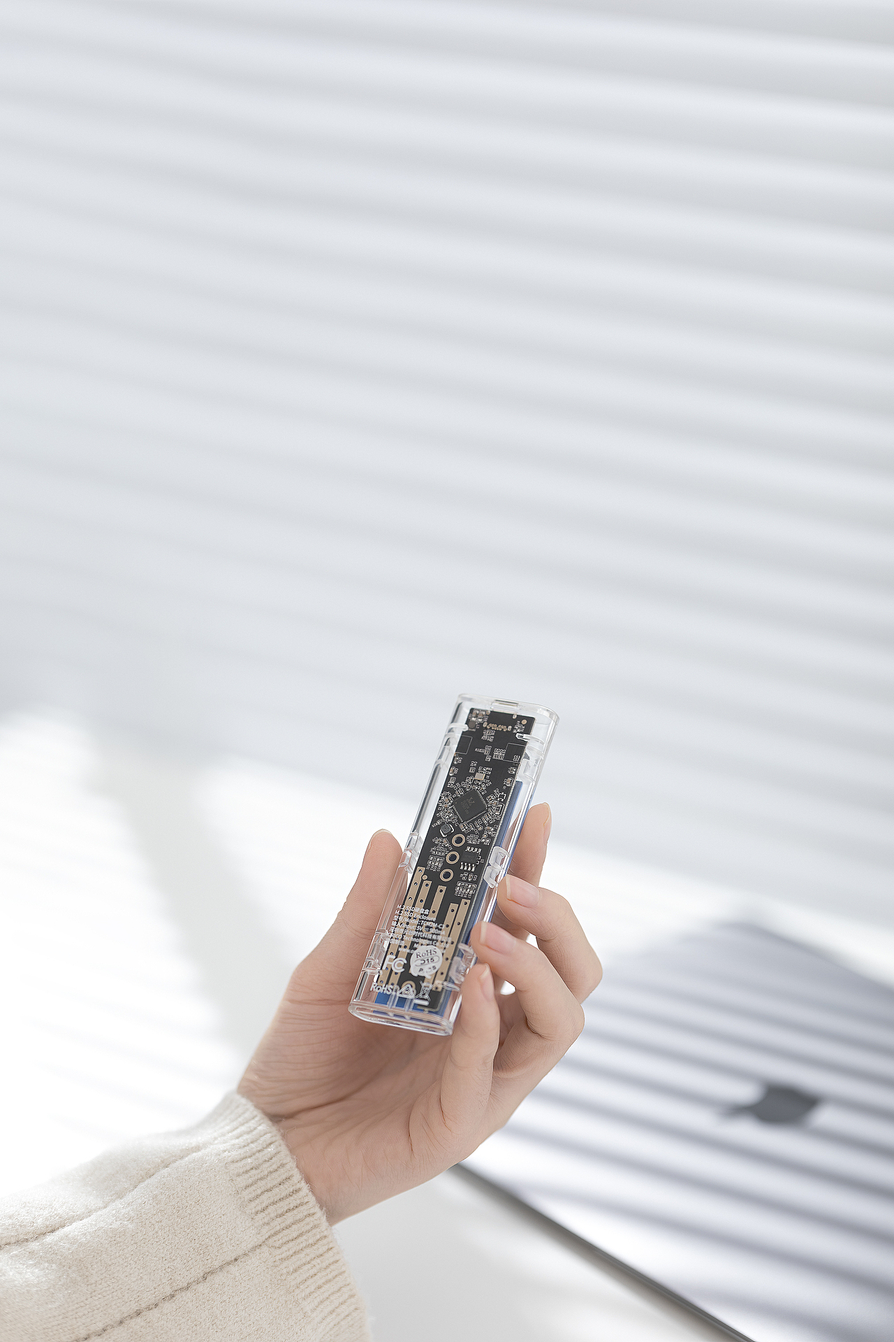 随手拍丨ORICO TCM2M-C3 双协议硬盘盒（图ZMjM4NDYxNTA0） - 产品摄影 - 站酷设计师白底图原创素材 - 站酷ZCOOL