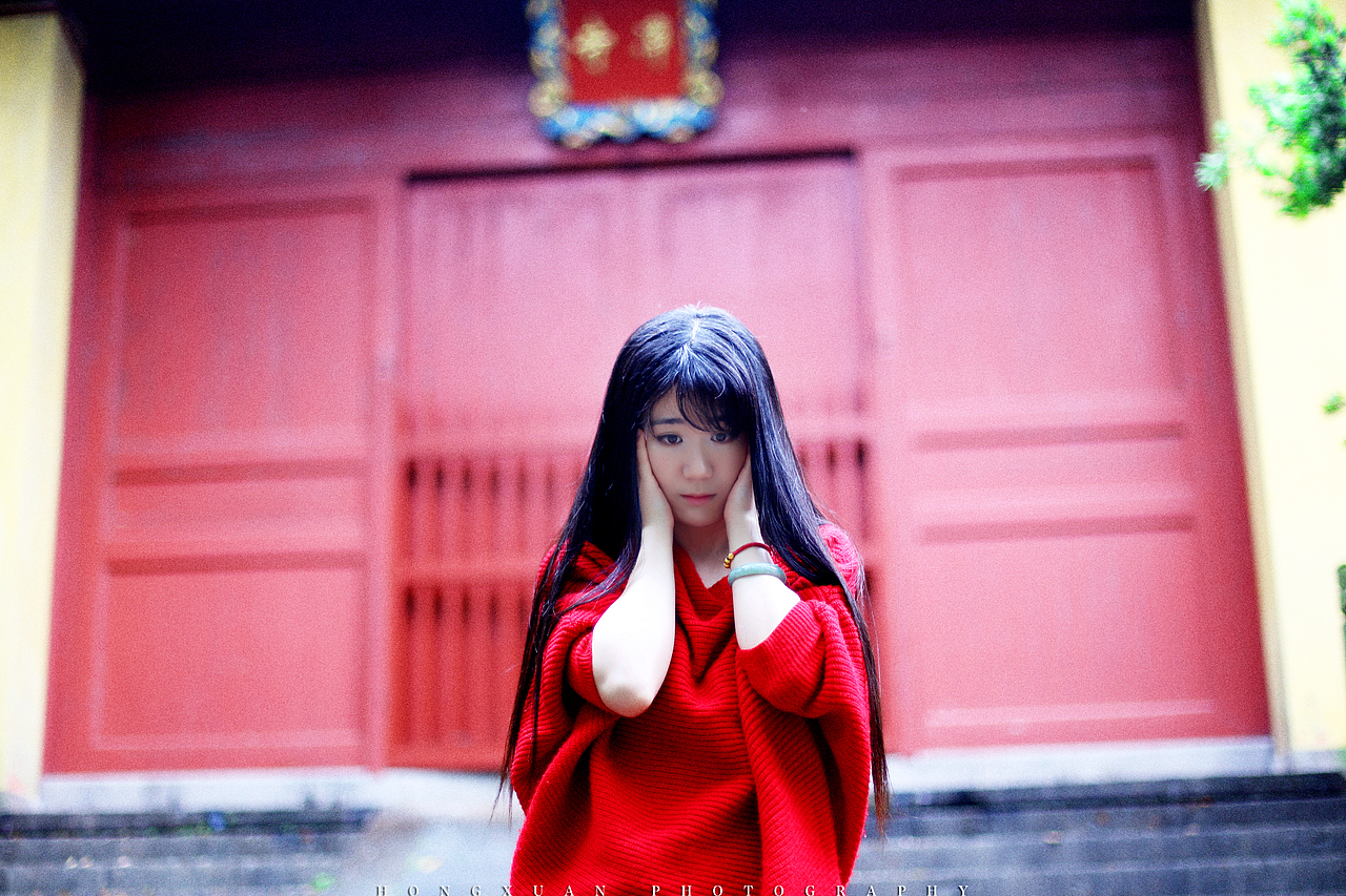 董小姐的红色毛衣