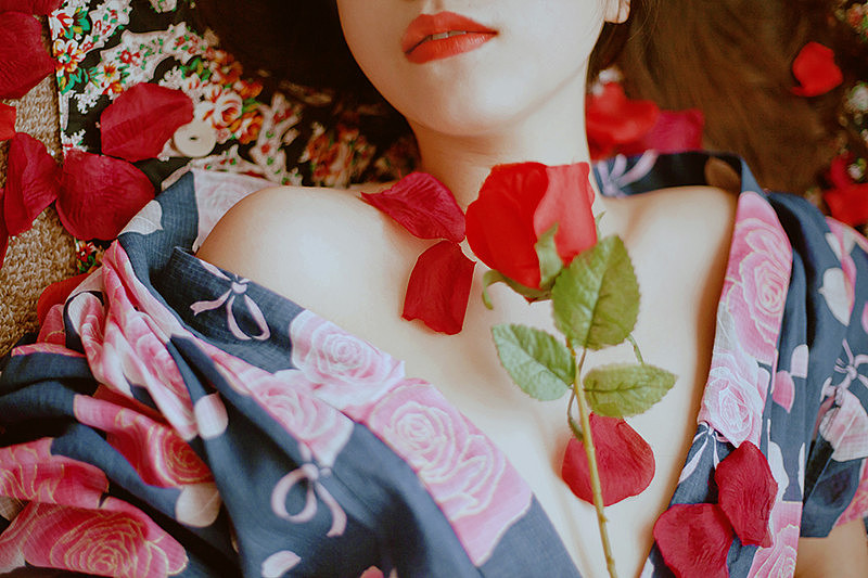 落红逐流水，芳心为君死（图ZMTc0NzE4NzI=） - 人像摄影 - 站酷设计师西瓜ADA原创素材 - 站酷ZCOOL